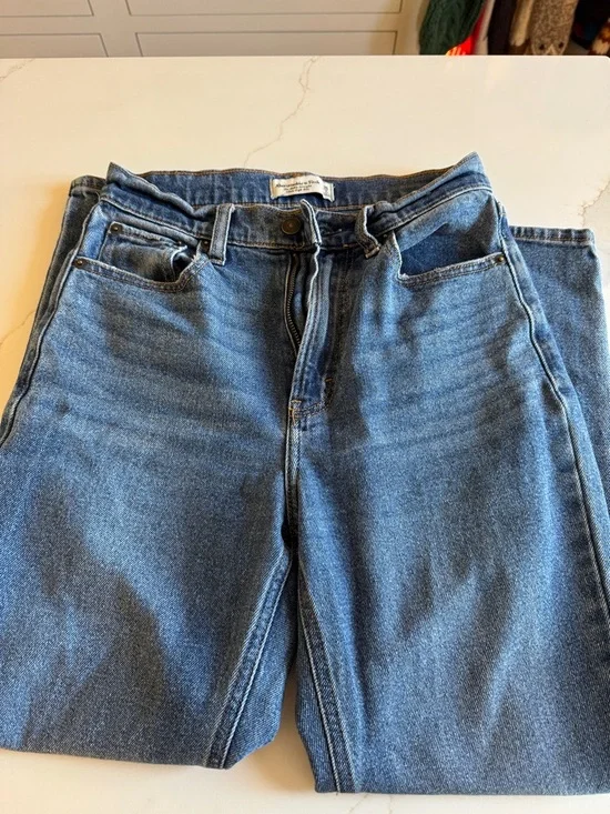 Abercrombie and Fitch Medium Blue Straight-Leg Jeans - Picture 2 of 4